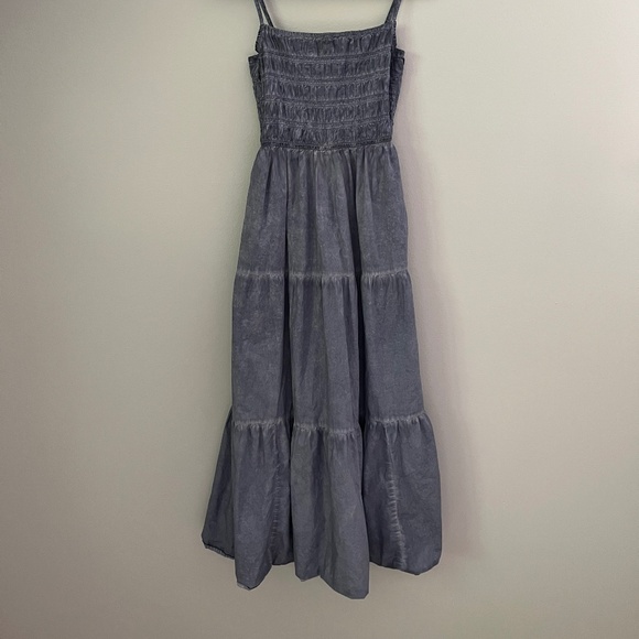 Gap Smocked Tiered Midi Dress - Picture 2 of 8